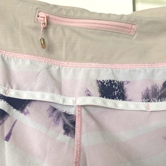 lululemon Shorts Size 4 - Picture 4 of 10